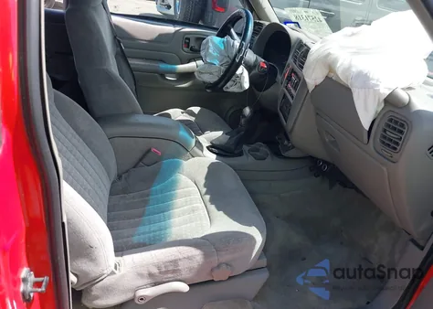 2001 Chevrolet Blazer Xtreme z USA, uszkodzony, nr VIN 1GNCS18W41K241062